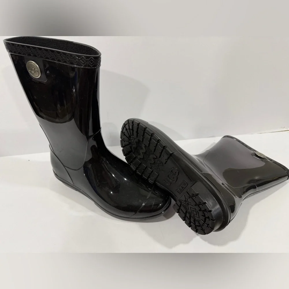 UGG Black Glossy Rain Boots Size 6 Waterproof Rubber Mid Calf